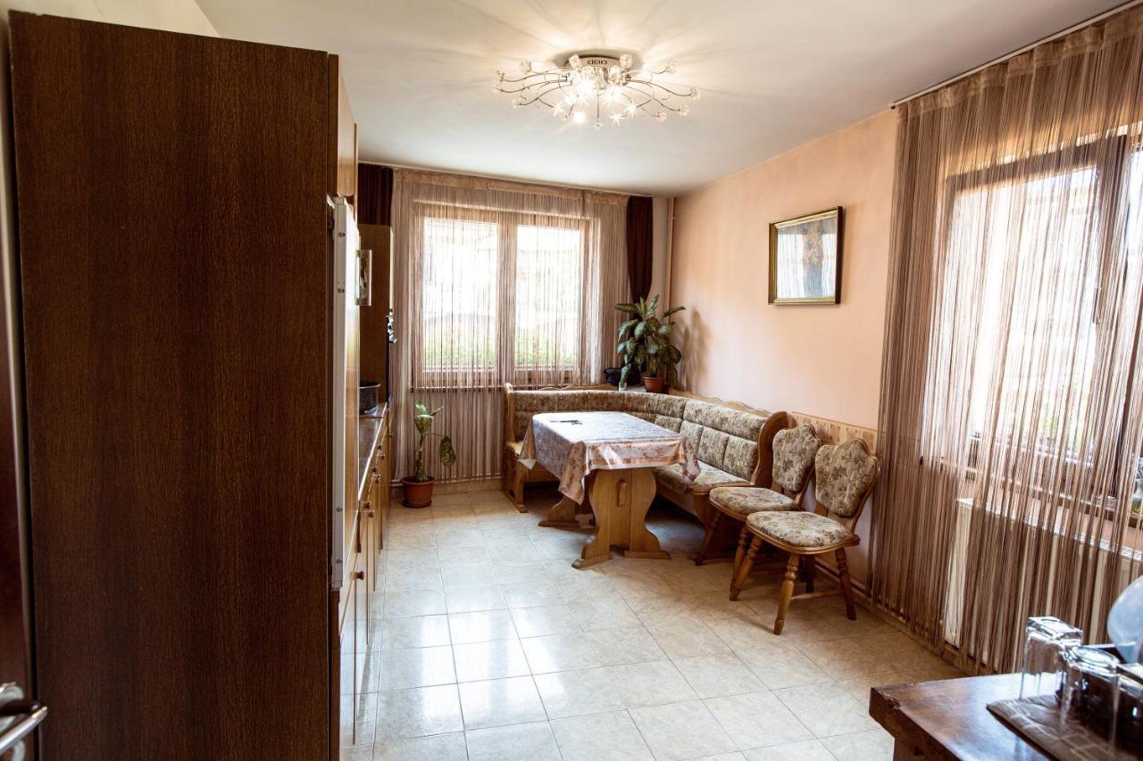 Pensiunea Beltina เรอชินาริ ภายนอก รูปภาพ